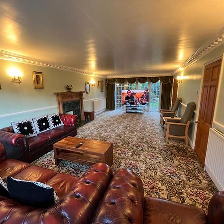 Unwind In Comfort At Cosy Caradus Your 4 Bedroom Home Sweet Home! Birmingham Eksteriør billede