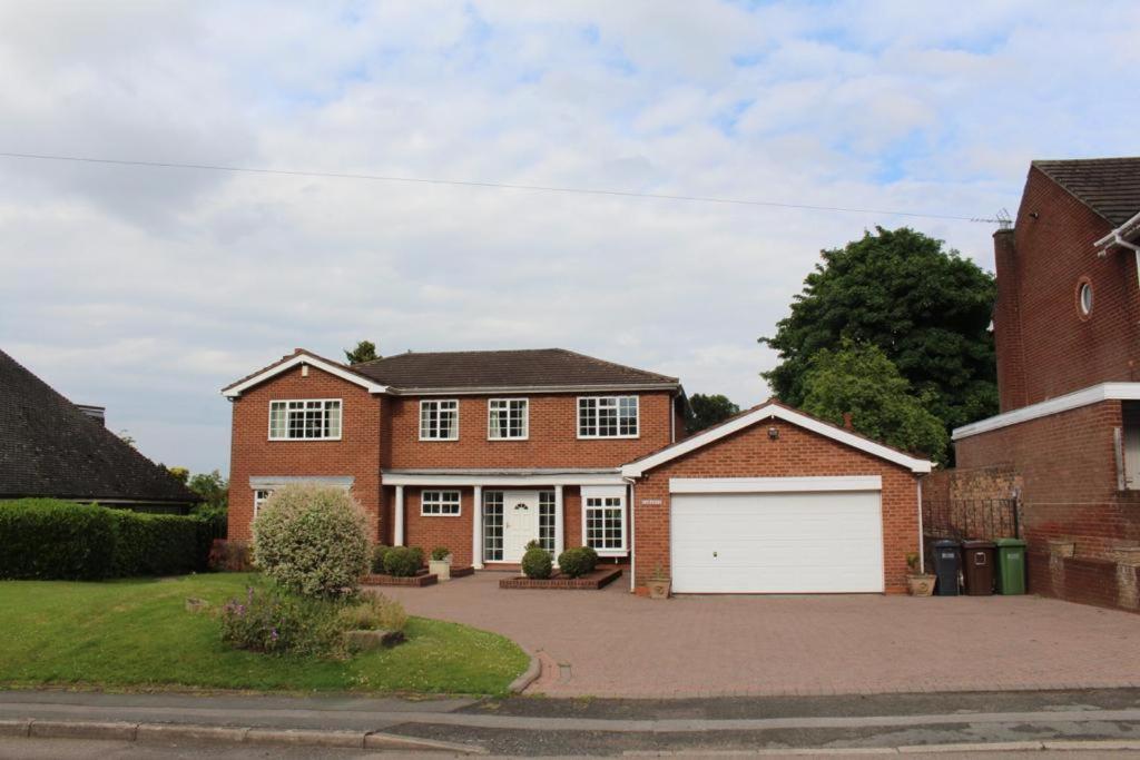 Unwind In Comfort At Cosy Caradus Your 4 Bedroom Home Sweet Home! Birmingham Eksteriør billede