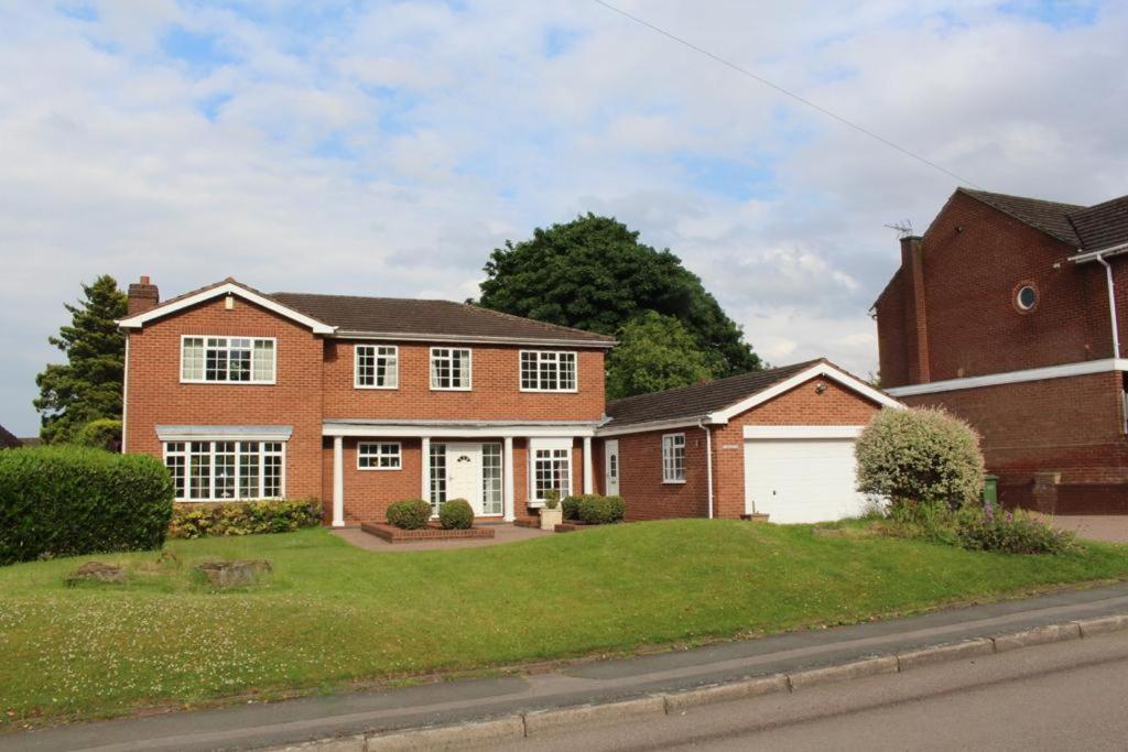 Unwind In Comfort At Cosy Caradus Your 4 Bedroom Home Sweet Home! Birmingham Eksteriør billede