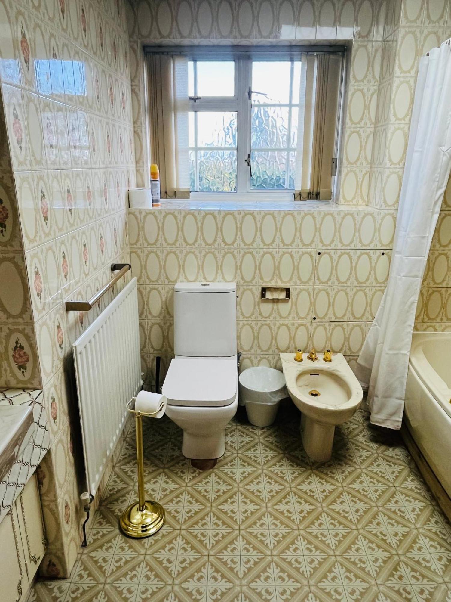 Unwind In Comfort At Cosy Caradus Your 4 Bedroom Home Sweet Home! Birmingham Eksteriør billede