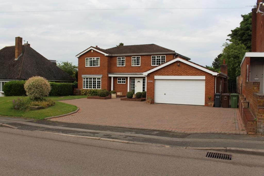 Unwind In Comfort At Cosy Caradus Your 4 Bedroom Home Sweet Home! Birmingham Eksteriør billede