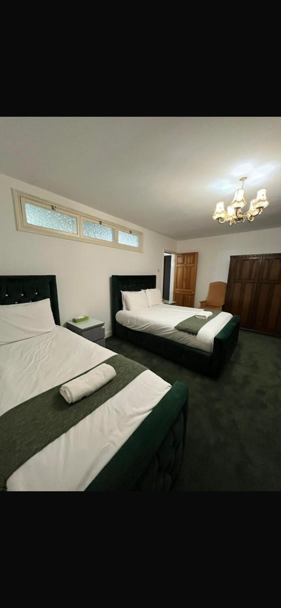 Unwind In Comfort At Cosy Caradus Your 4 Bedroom Home Sweet Home! Birmingham Eksteriør billede