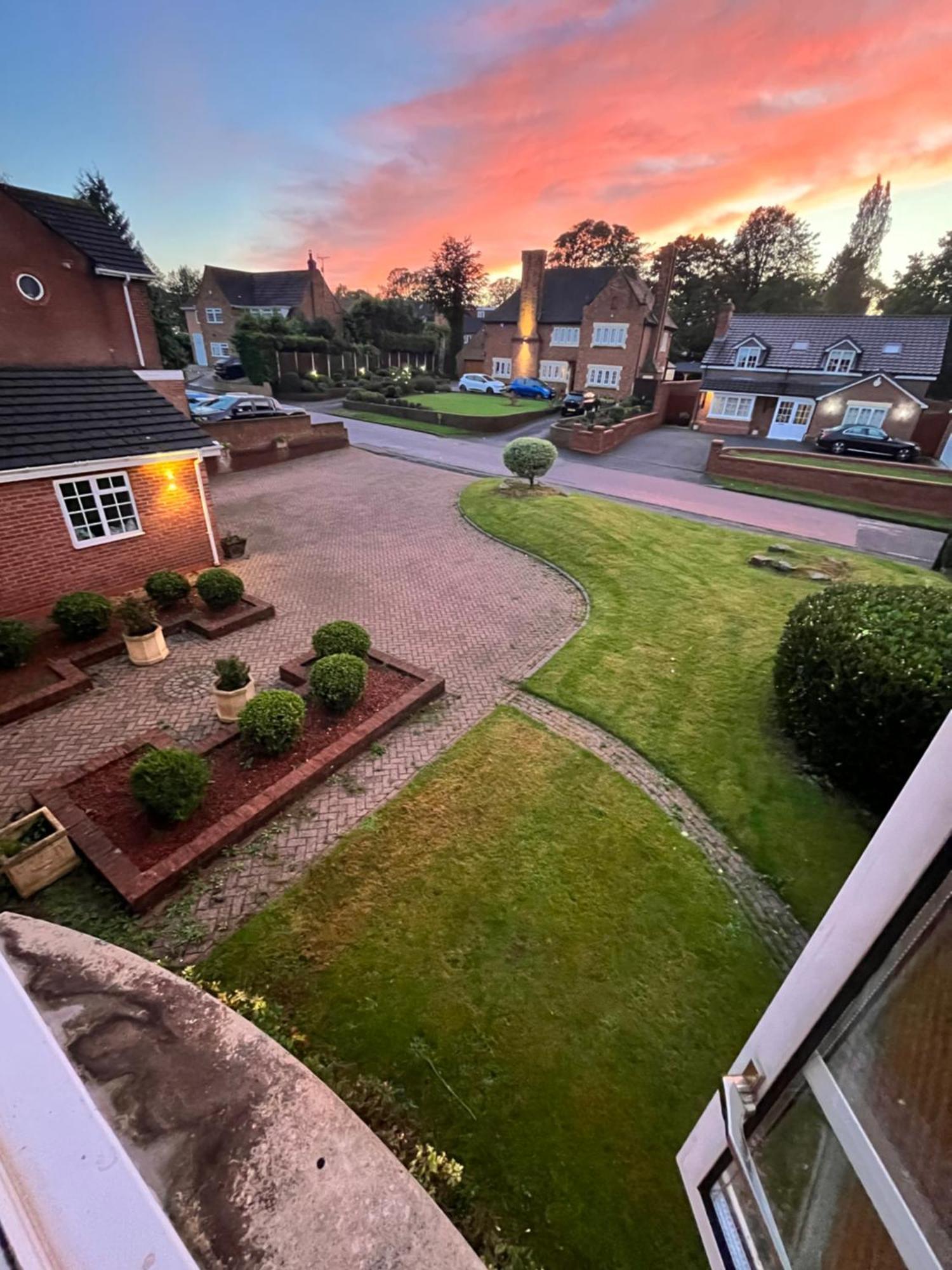 Unwind In Comfort At Cosy Caradus Your 4 Bedroom Home Sweet Home! Birmingham Eksteriør billede