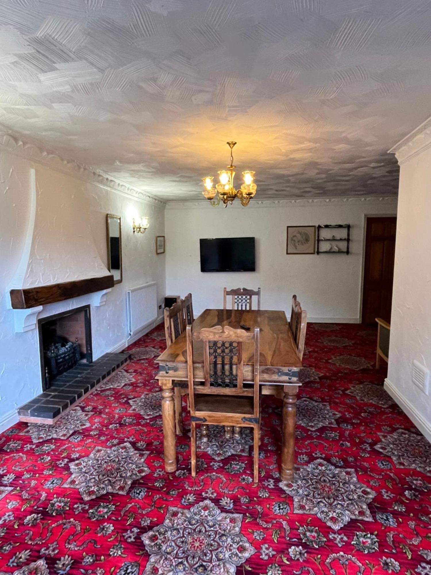 Unwind In Comfort At Cosy Caradus Your 4 Bedroom Home Sweet Home! Birmingham Eksteriør billede