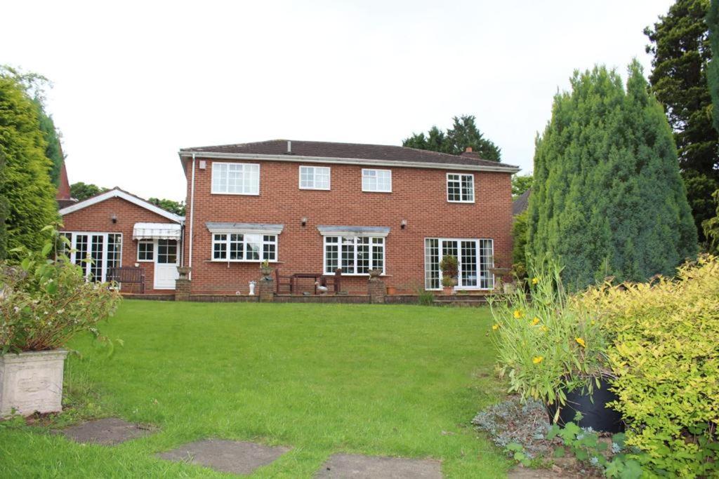 Unwind In Comfort At Cosy Caradus Your 4 Bedroom Home Sweet Home! Birmingham Eksteriør billede