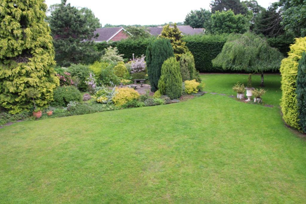 Unwind In Comfort At Cosy Caradus Your 4 Bedroom Home Sweet Home! Birmingham Eksteriør billede