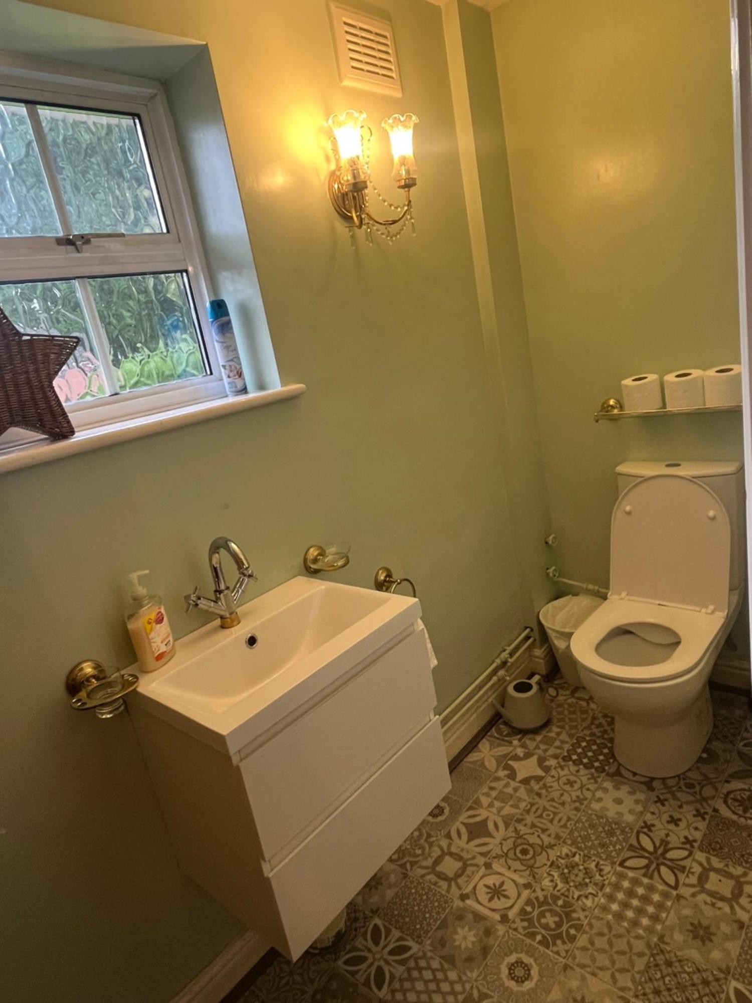 Unwind In Comfort At Cosy Caradus Your 4 Bedroom Home Sweet Home! Birmingham Eksteriør billede