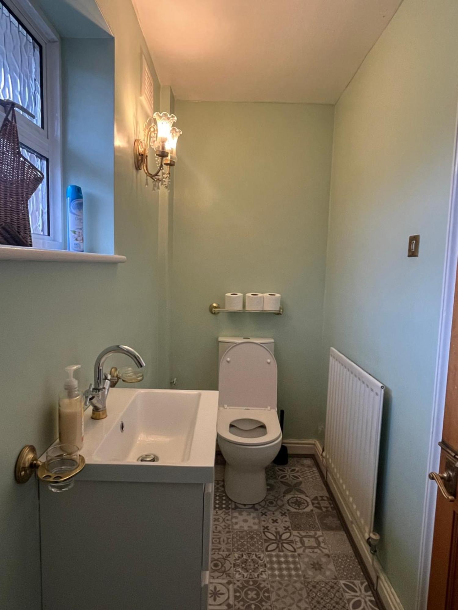 Unwind In Comfort At Cosy Caradus Your 4 Bedroom Home Sweet Home! Birmingham Eksteriør billede